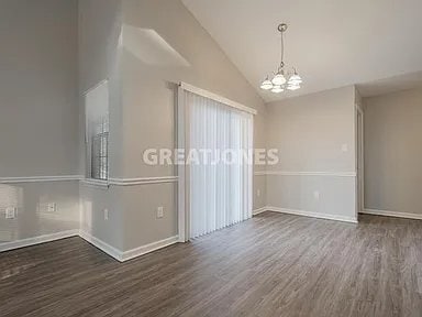 Building Photo - 3414 Aurelia Dr