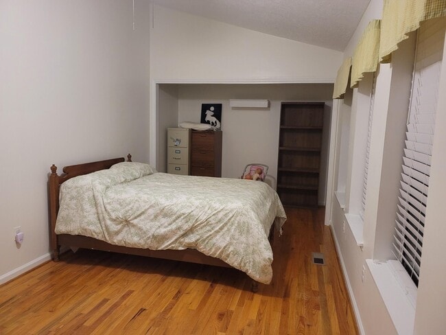 Building Photo - 331 Glenwood Dr