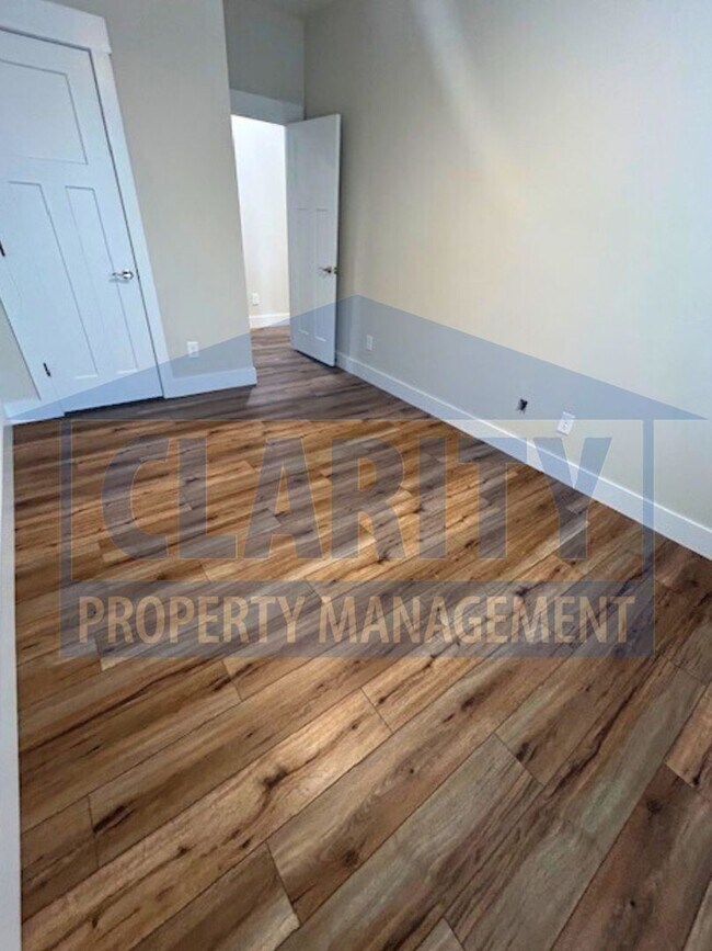 Building Photo - **One month free w/ a 15 month lease!**