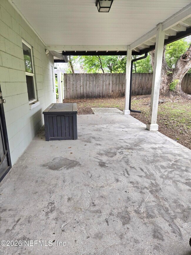 Building Photo - 615 Luna Ct