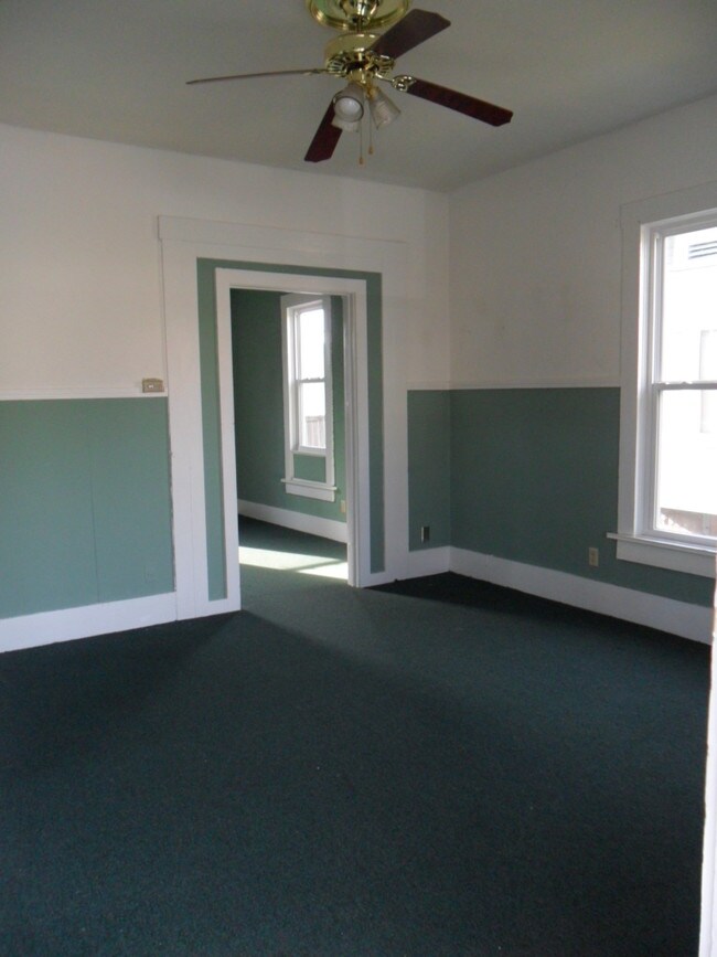 spacious living room - 807 S 17th St