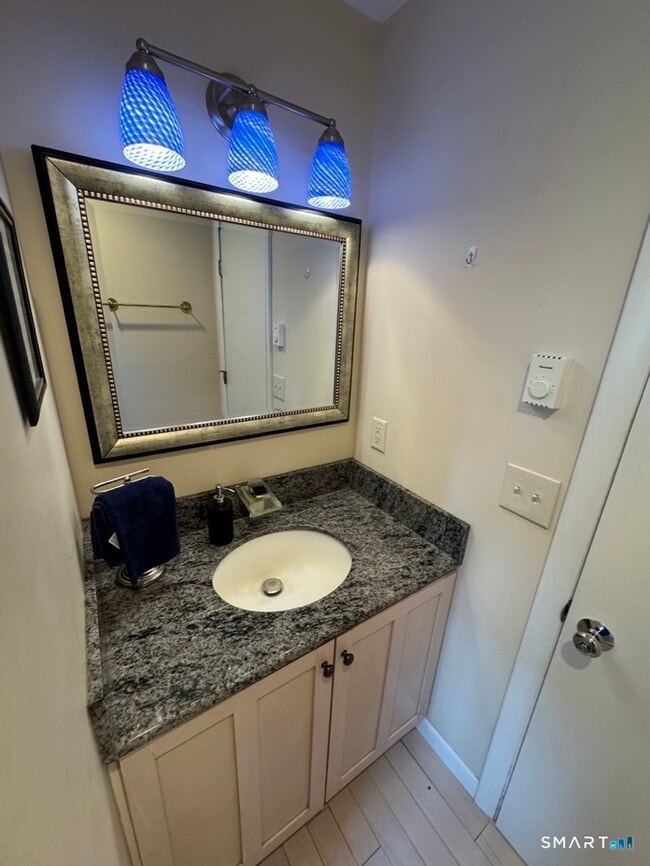 Building Photo - 7 Clearwater Ln