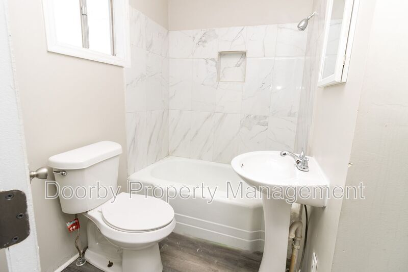 Building Photo - 207 Napier St