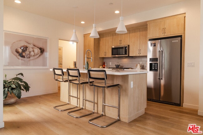 Building Photo - 3286 N Canary Way