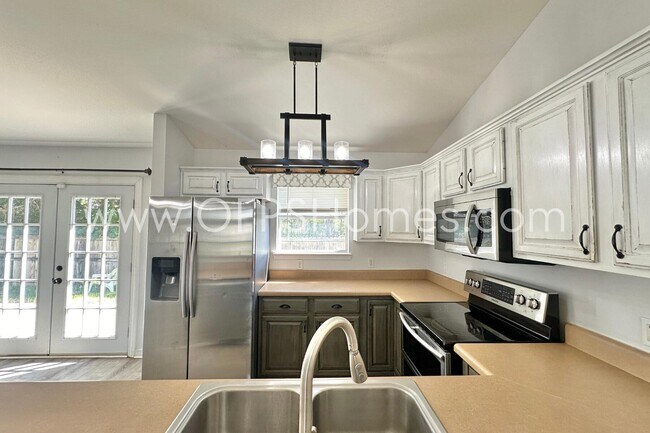 Building Photo - 2426 Houston Cir