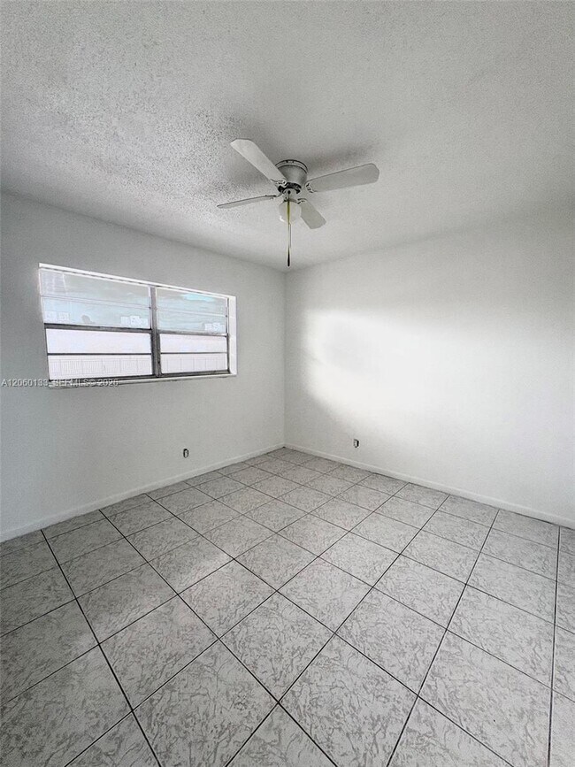 Building Photo - 5011 W Oakland Park Blvd