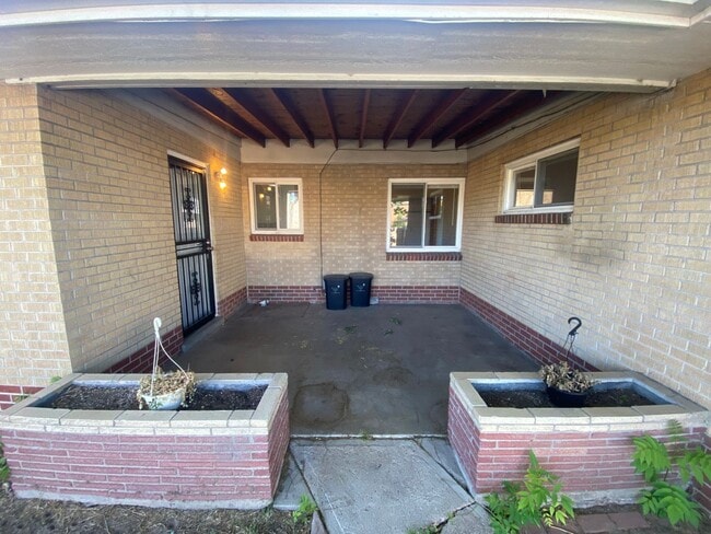Building Photo - Prime Location, Great Lifestyle!