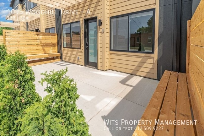 Building Photo - 1095 Woodhill Dr