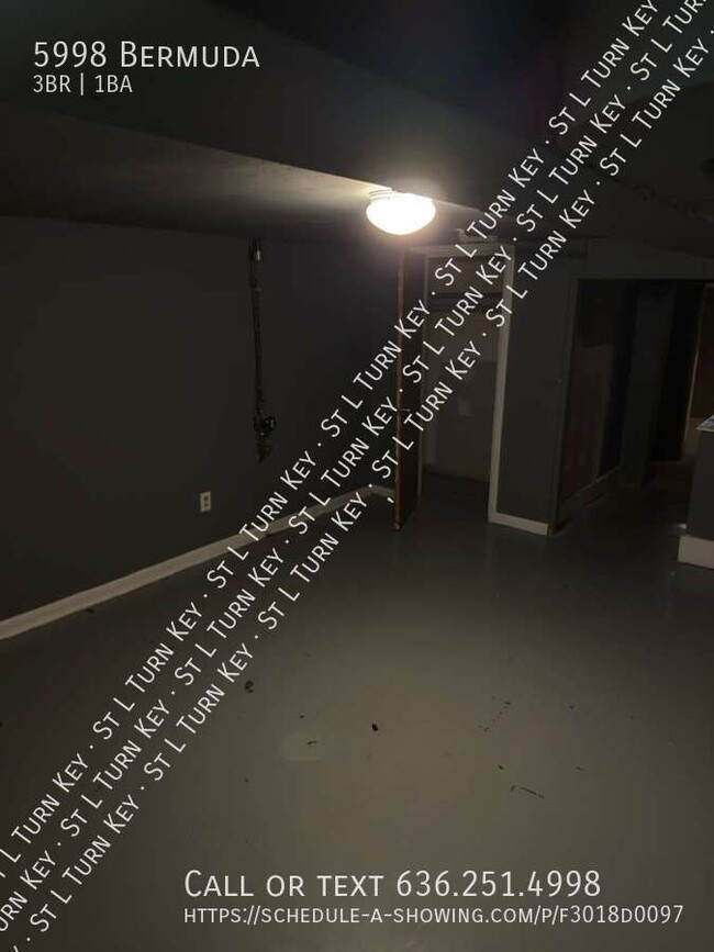 Building Photo - 5998 Bermuda-