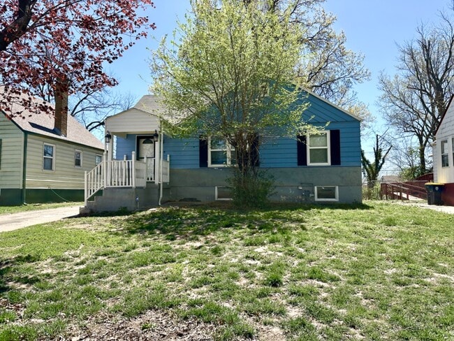 Building Photo - 4219 E 68th Terrace