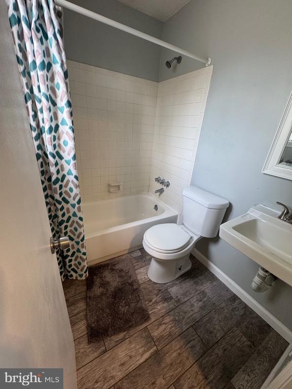 Building Photo - 176 Chapel Dr