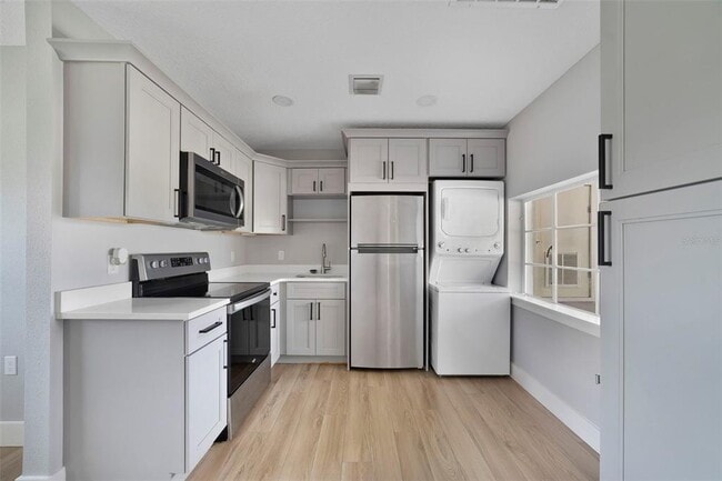 Building Photo - 4521 Edgewater Dr
