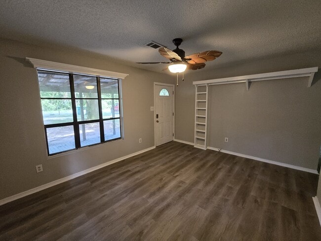 Building Photo - 13362 Mock St