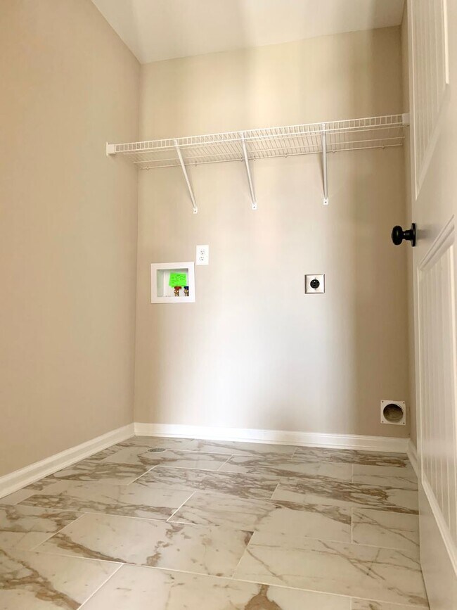 Building Photo - 2002 Jackie Lorraine Drive