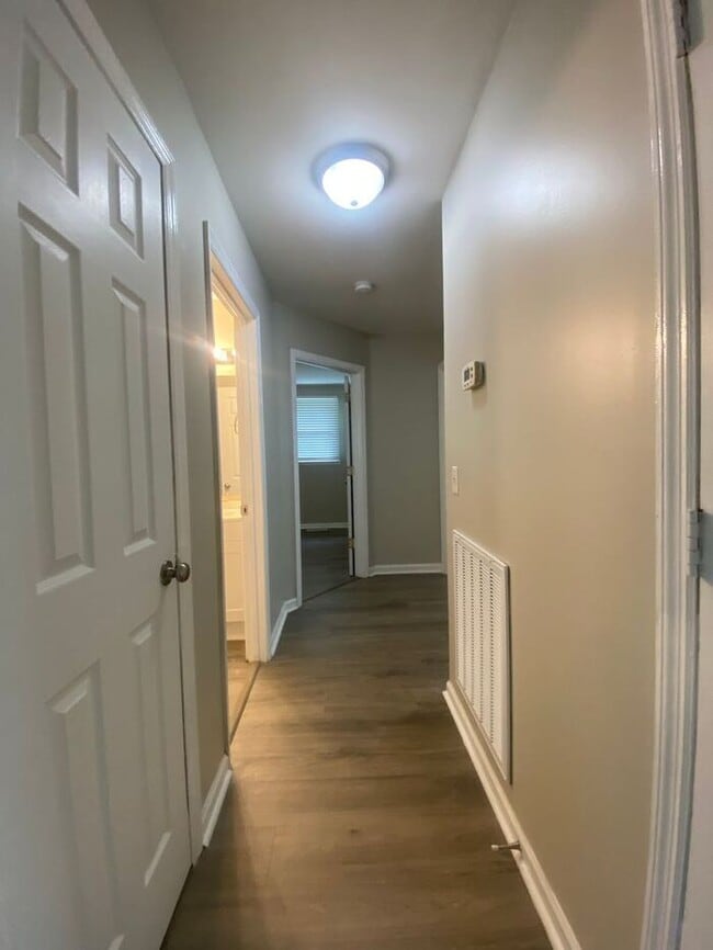 Building Photo - Renovated Brick Ranch in North Nashville