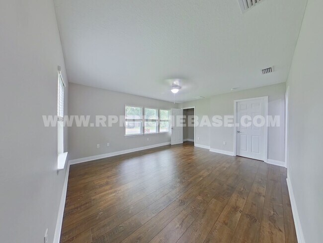 Building Photo - 147 Gillis Dr
