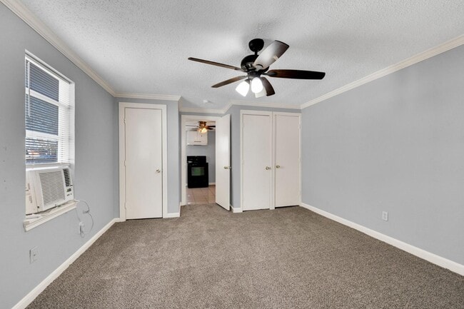 Building Photo - 418 E Avenue F