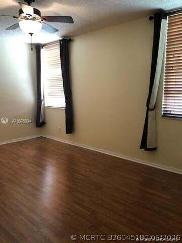 Building Photo - 1911 Sabal Palm Dr