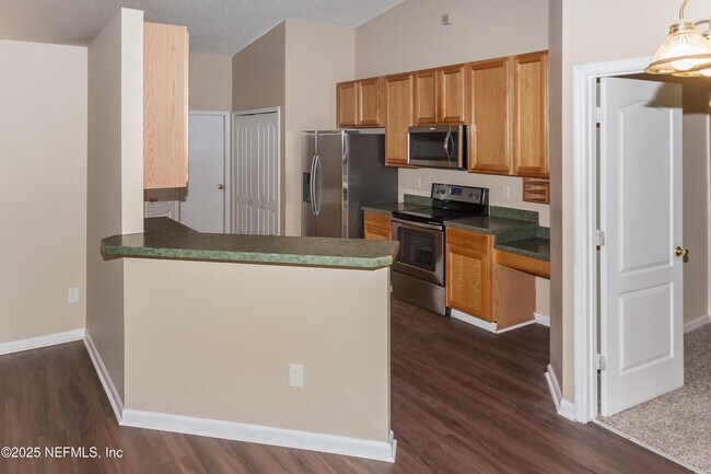 Building Photo - 1282 Summit Oaks Dr E