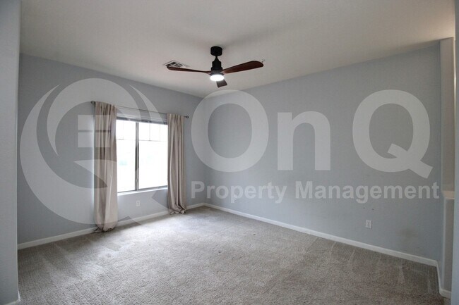 Building Photo - 525 N Miller Rd