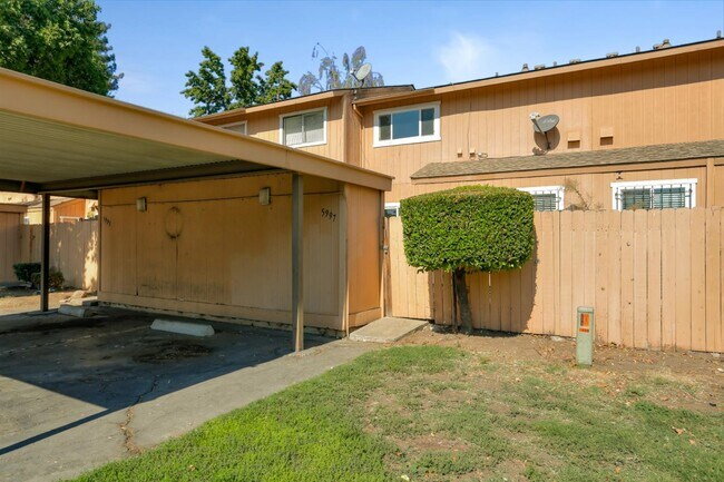 Building Photo - 5997 Bamford Dr