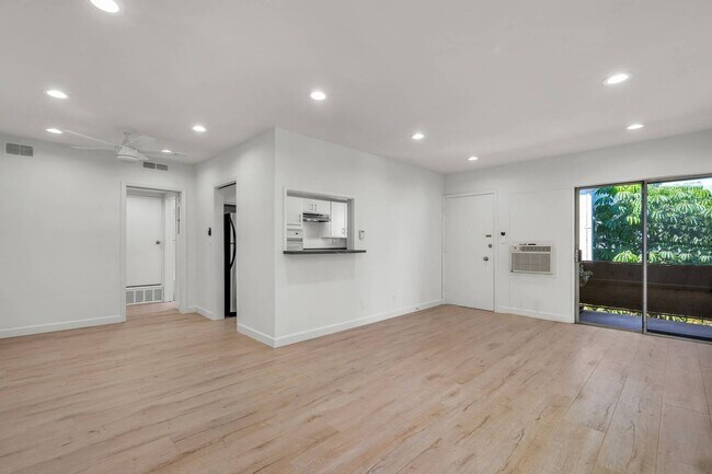 Building Photo - 1361 Laurel Ave