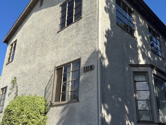 Building Photo - 1318 S Cloverdale Ave