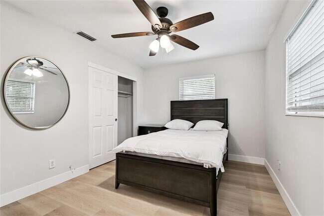 Building Photo - 4545 37th Ave N