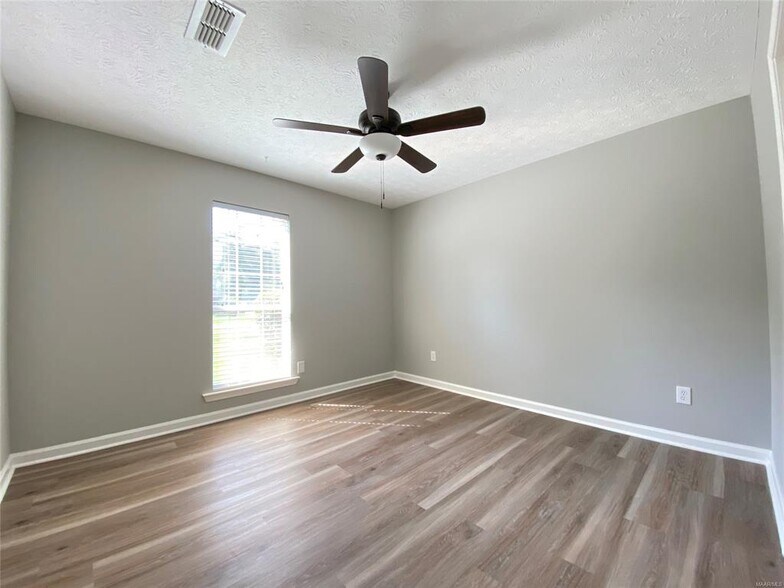 Building Photo - 514 Saddlewood Dr