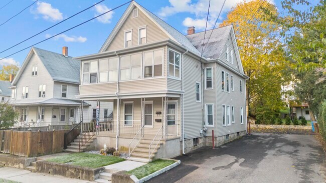 Building Photo - 32 Oak Ave