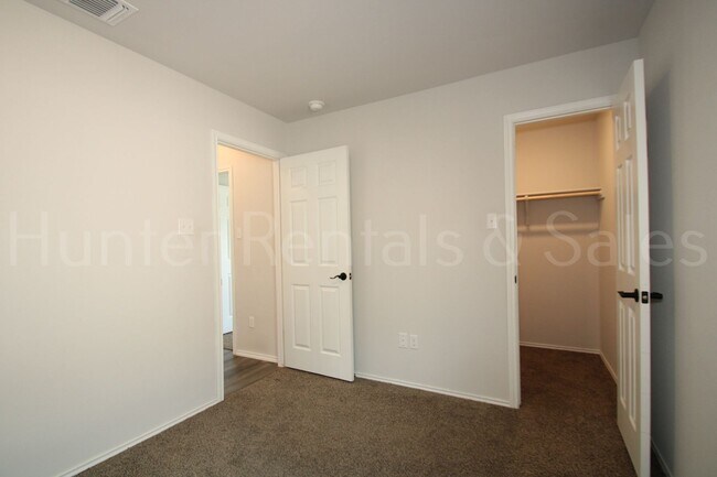 Building Photo - Upgraded Comfort in a Prime Temple Location