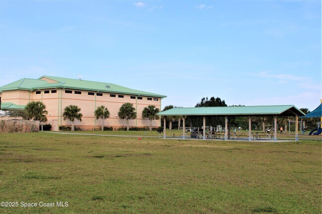 Building Photo - 106 Delvalle St