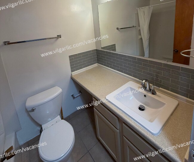 Building Photo - 8841 Schneider Ave