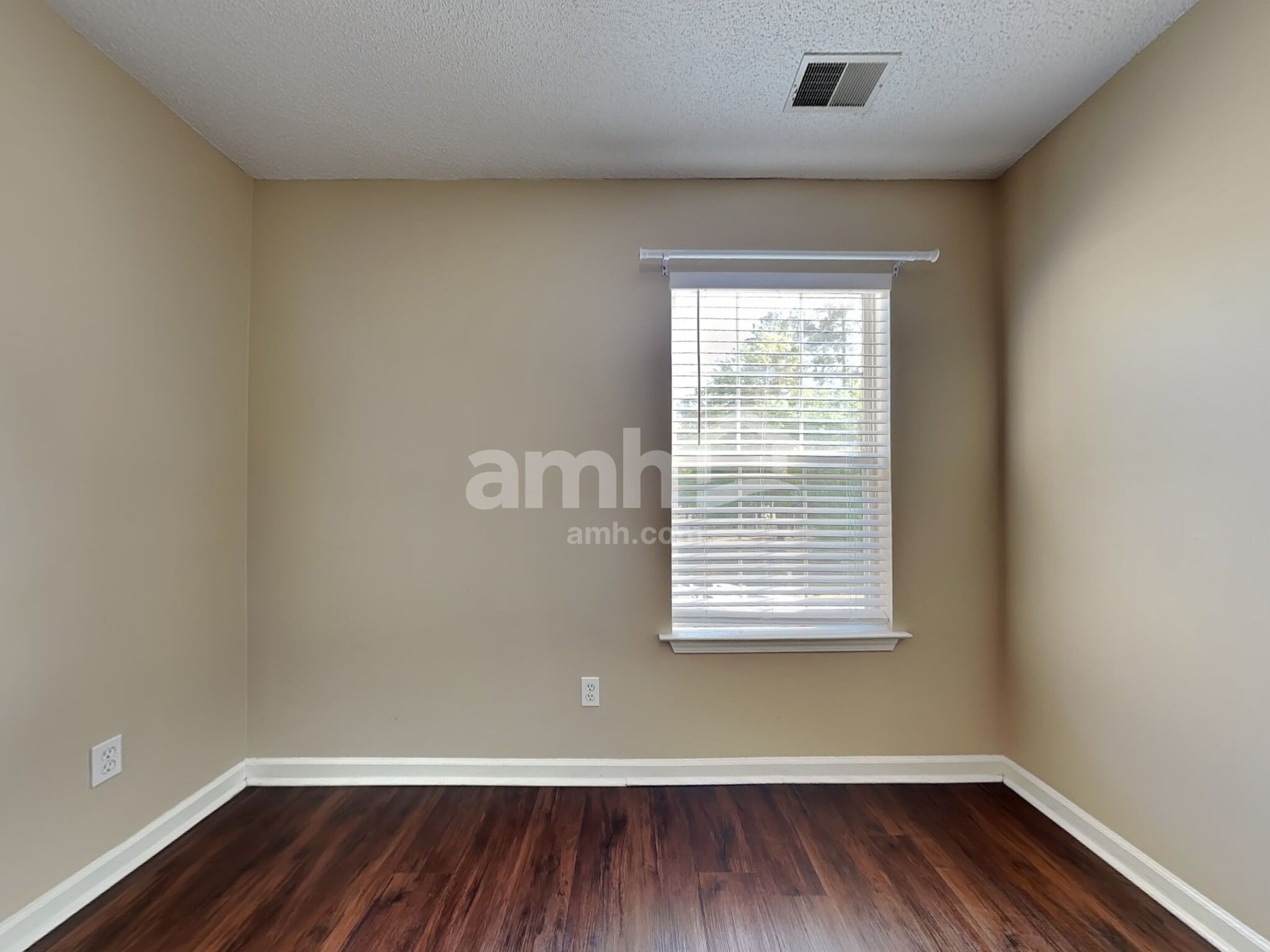 Building Photo - 634 Coopers Ln N