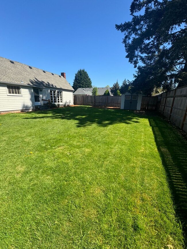 Building Photo - Great Locaton, Small Pet Negotiable w/ Pet Rent