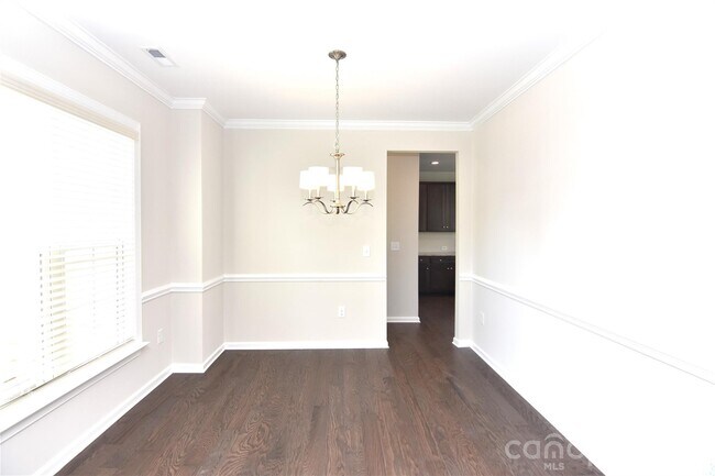 Building Photo - 1133 Overlake Dr