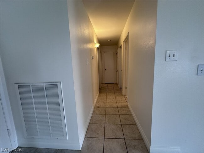 Building Photo - 7213 Roe Ct