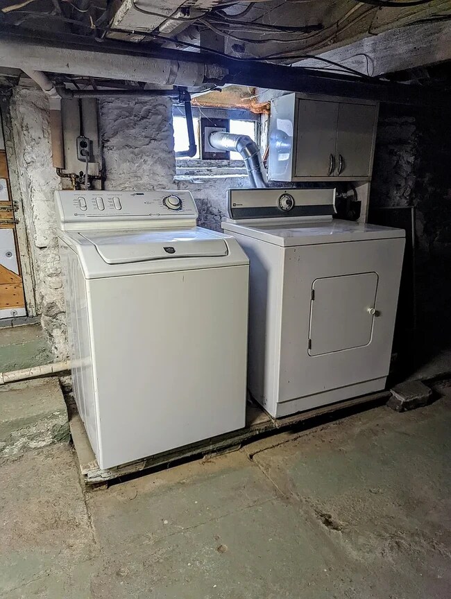 Building Photo - 37 Hurbane St