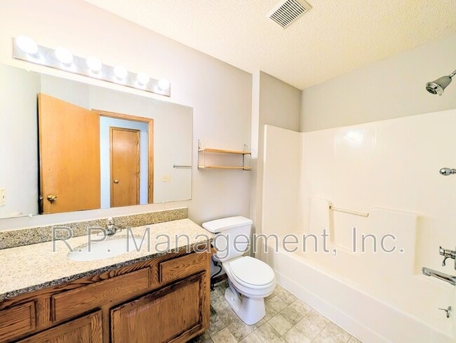 Building Photo - 9200 Parkside Dr