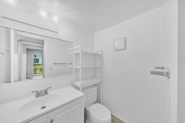 Building Photo - 308 Fanshaw H