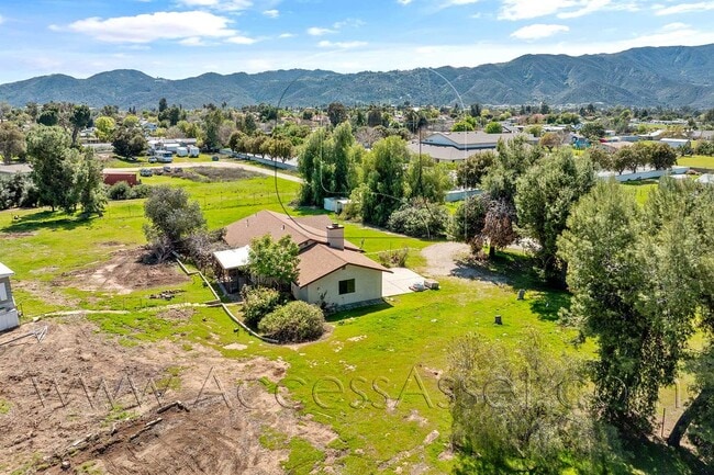 Building Photo - Charming 3 Bedroom Home with Spacious Yard in Wildomar