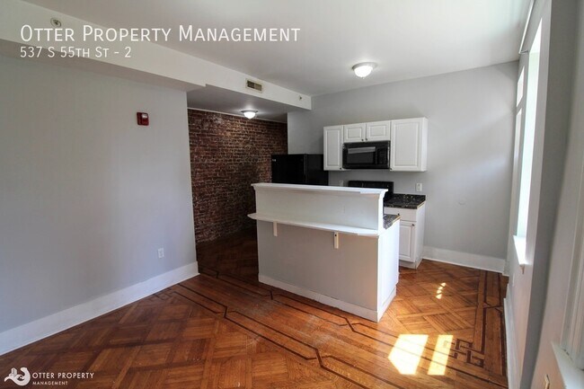 Building Photo - 537 S 55th St