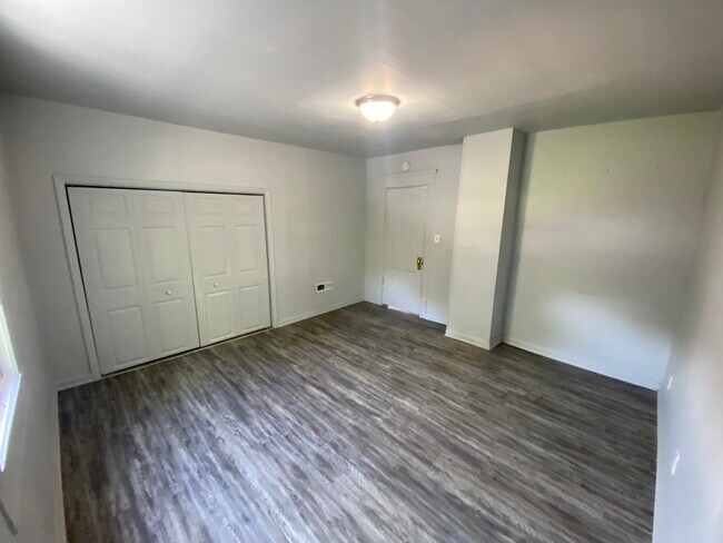 Building Photo - 215 Warrington Ave