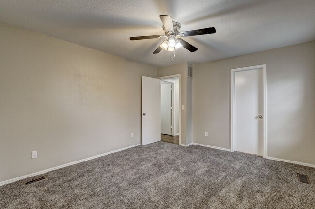 Building Photo - 816 N Briarcliff Dr