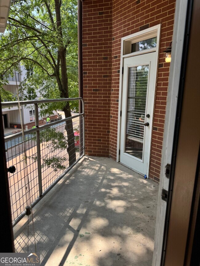 Building Photo - 250 Martha Dr