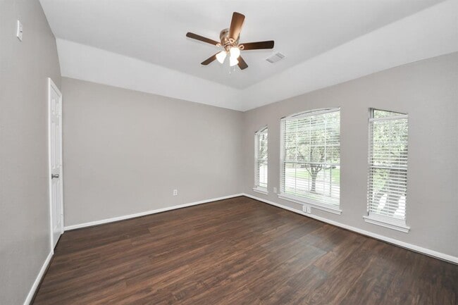 Building Photo - 1302 Raintree Cir