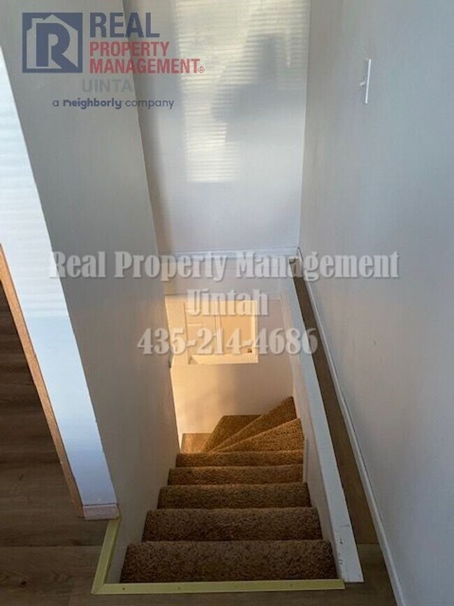 Building Photo - Cute 3 Bedroom 1 Bathroom Apartment $400 O...