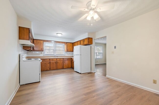 Building Photo - 721 Mayfield Ave