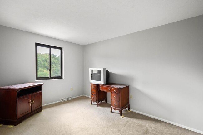 Building Photo - 214 Wedgewood Rd