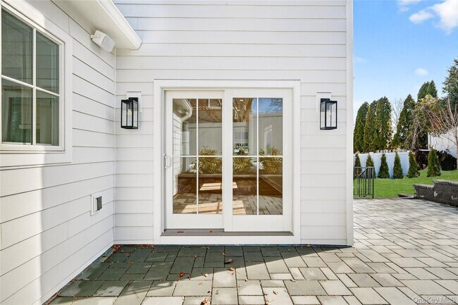 Building Photo - 306 Hunter St